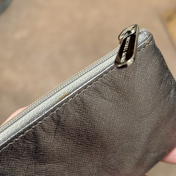 SALE Michael Kors Metallic Silver Keychain Pouch - Picture 4 of 6